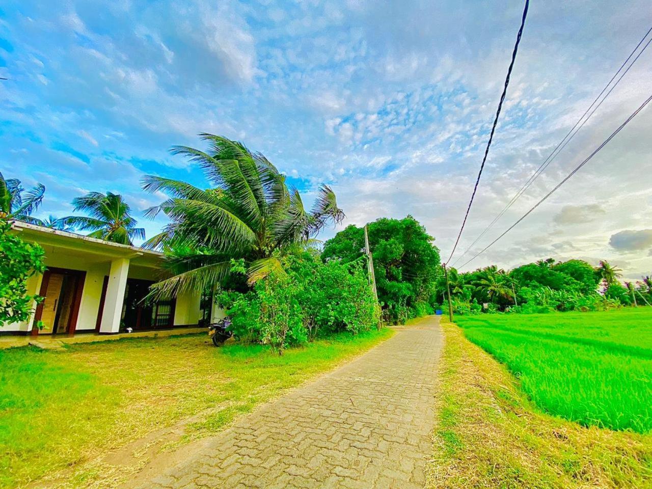 Windy Villa Полоннарува Экстерьер фото